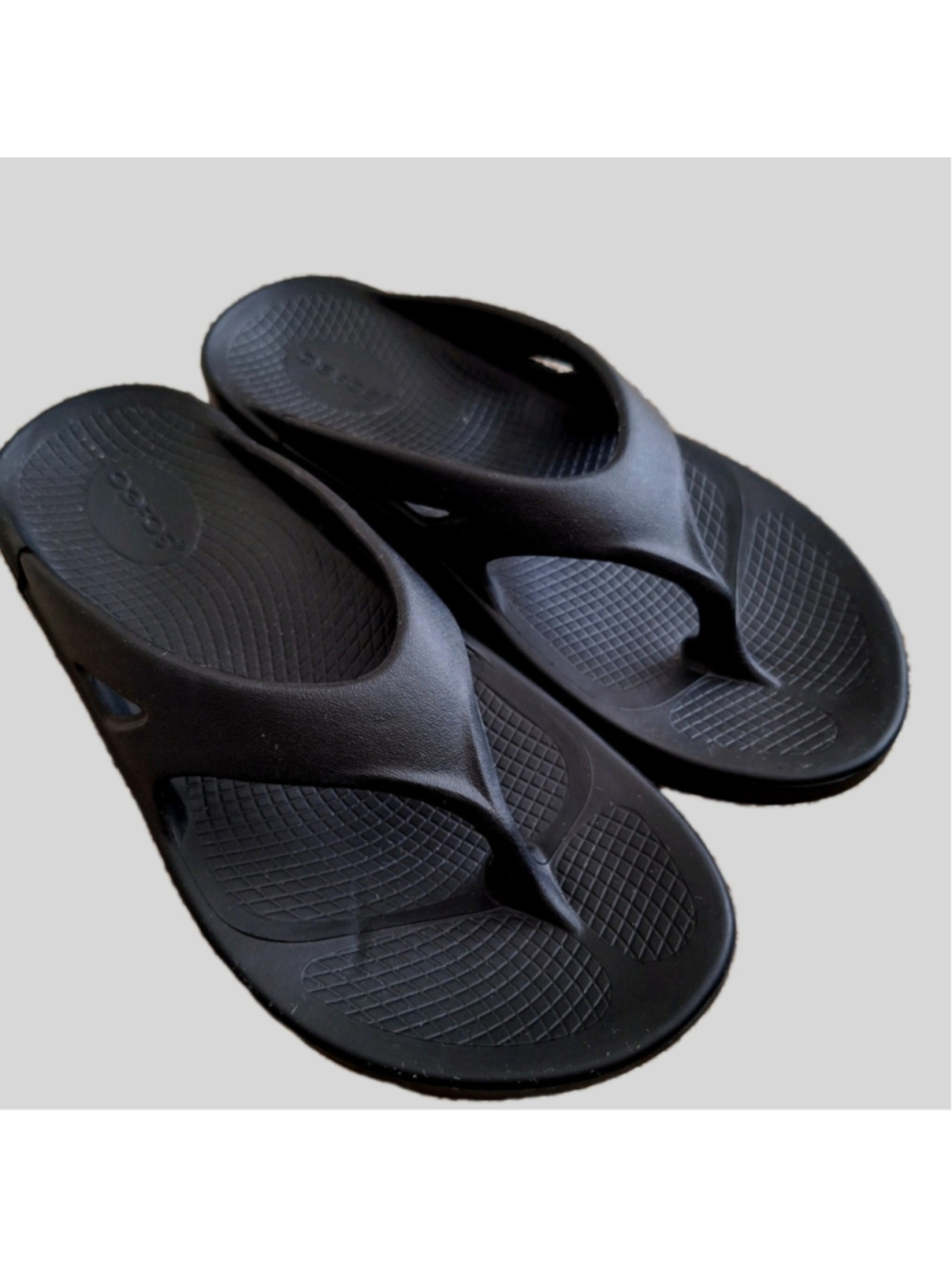OOFOS Black Men's/Women's Recovery Flip Flop Sandals